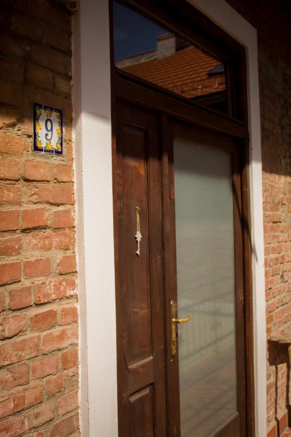 9 Stylish Suite In Unirii Square تيميشورا المظهر الخارجي الصورة
